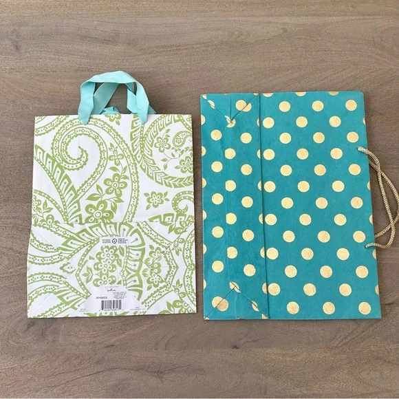 Set of 8 Colorful Gift Bags - Birthday / Celebration /Spring Summer /Polka Dots - Picture 8 of 16